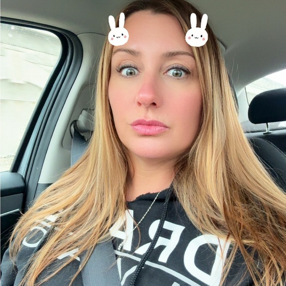 Meet your Posher, Lauren - Picture 3 of 3